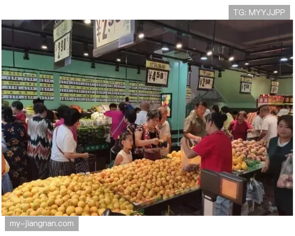 看到邹敬园提着塑料袋逛菜市场，金牌脸和大妈唠家常，这反差我服了
