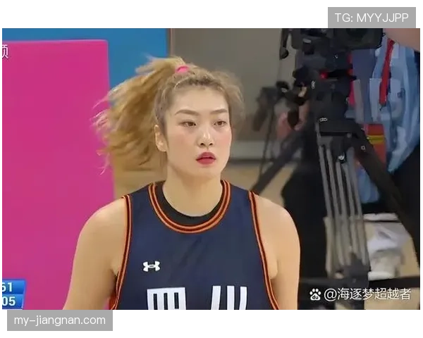 韩旭赛后一换装就成派对主角，随手那只包比我一个月工资还离谱